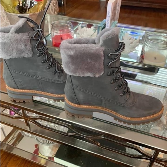 Grey suede boots. - Picture 3 of 3